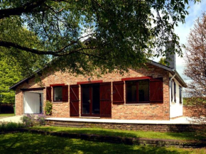  Cozy bungalow with large enclosed garden in the Western Ardennes  Бэйлламонт